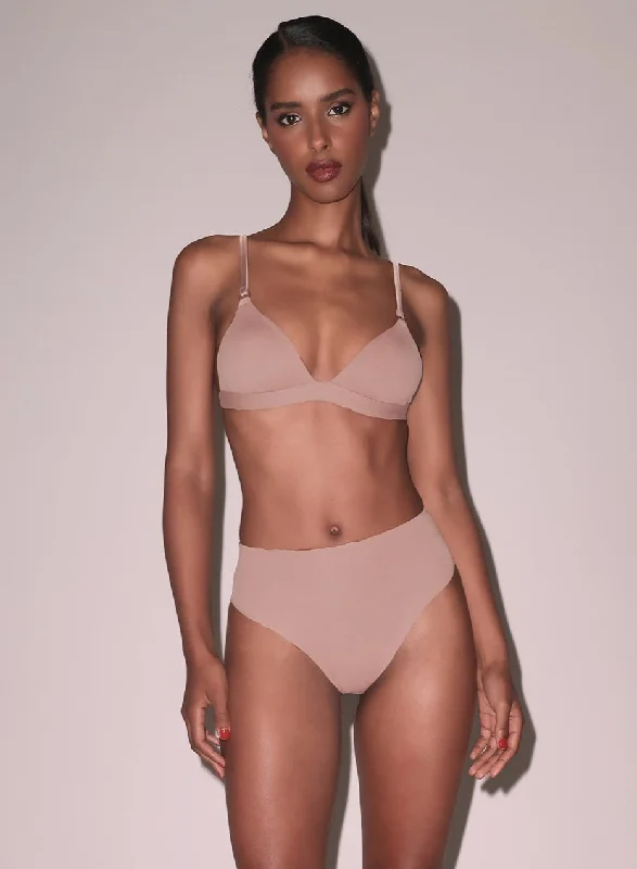 Bra with an anti - itch lining for added comfort​ Le Stretch Micro High Waist Brief