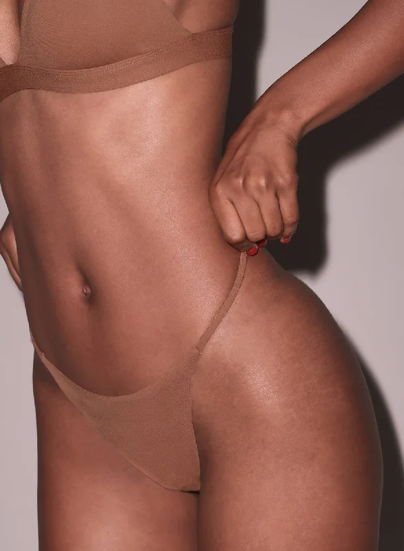 Bra with a low - cut cup for a more revealing style​ Le Stretch Micro V-String
